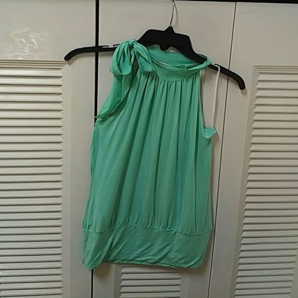 Guess Sleeveless Top